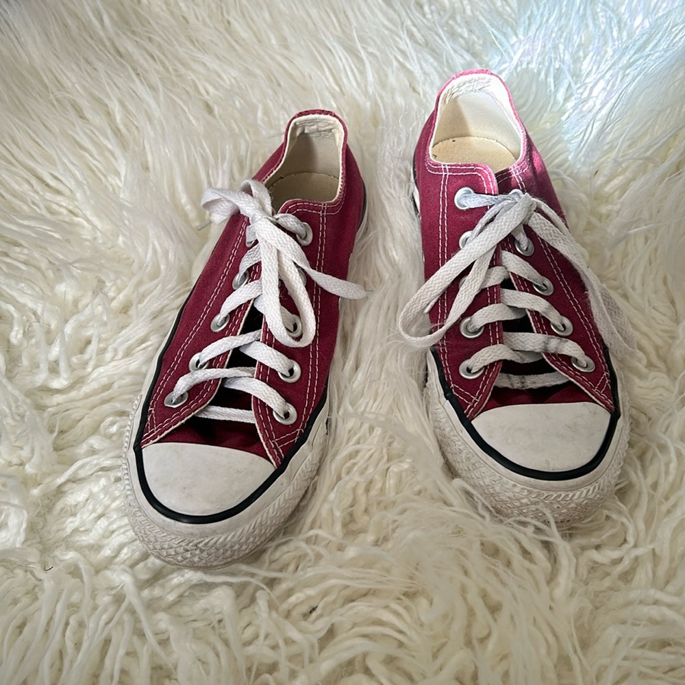Low top women’s comverse